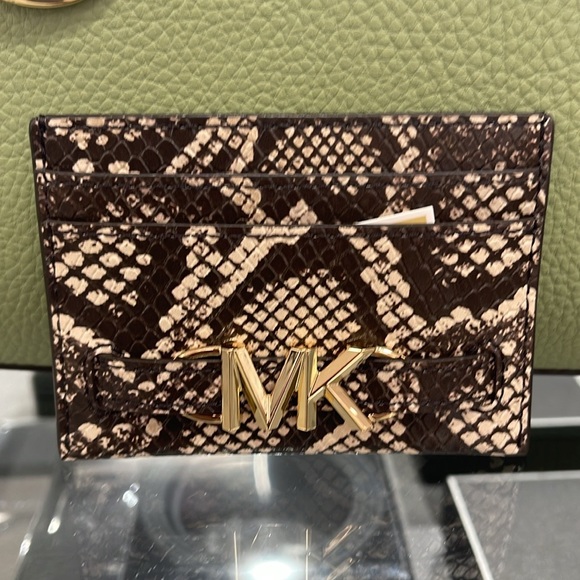 MICHAEL KORS
Reed Large Snakeskin Python Pattern Card Holder Case
NWT - Picture 8 of 16